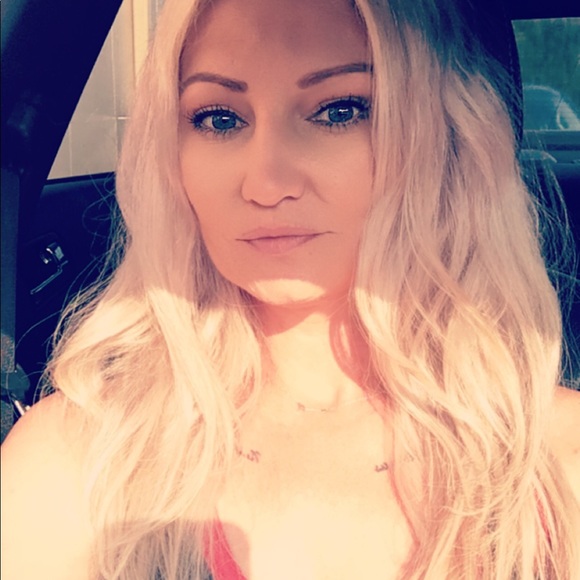 Meet your Posher Julie 💓 - Picture 4 of 6